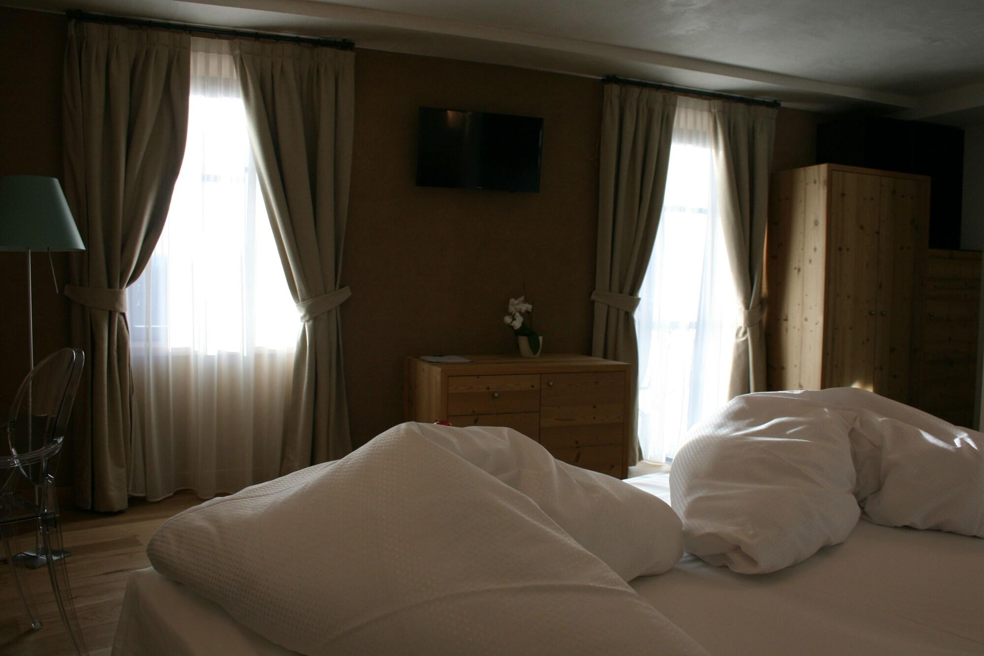 Hotel Orso Grigio Cavalese Eksteriør bilde
